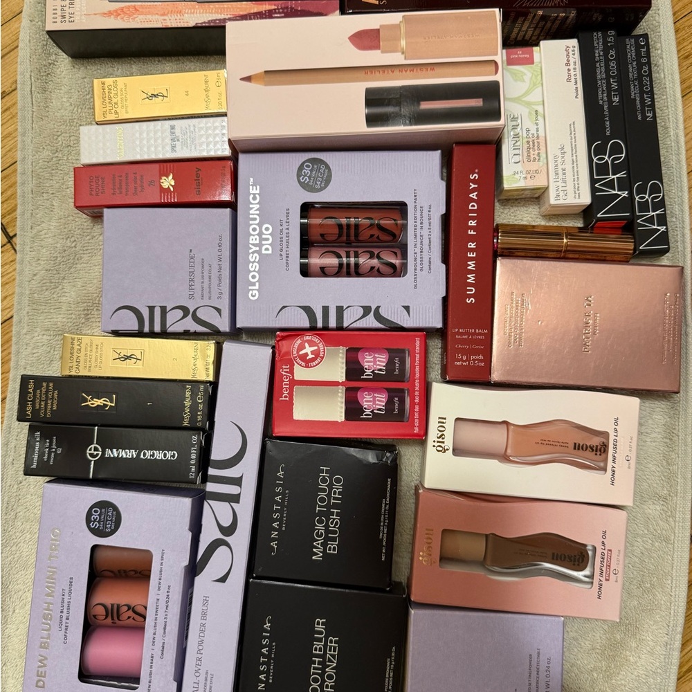 NWT Luxe Makeup Collection